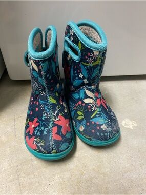Bogs Kids Navy Floral Rain & Snow Boots with Teal Trim